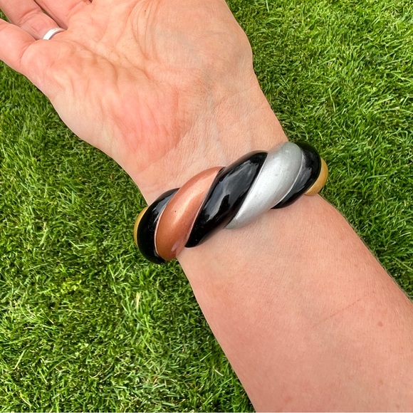 Vintage Acrylic Swirl Bangle Bracelet - Picture 3 of 12